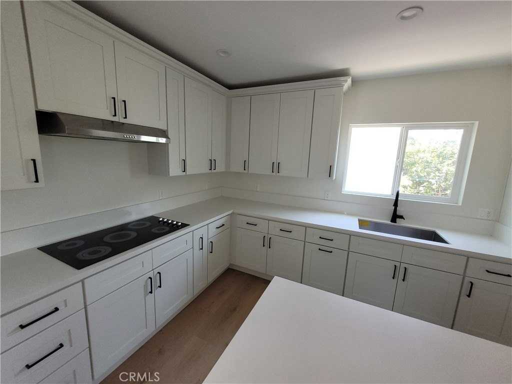 11864 Borden Ave - Photo 3 of 21