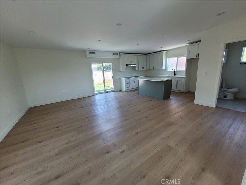11864 Borden Ave - Photo 5 of 21