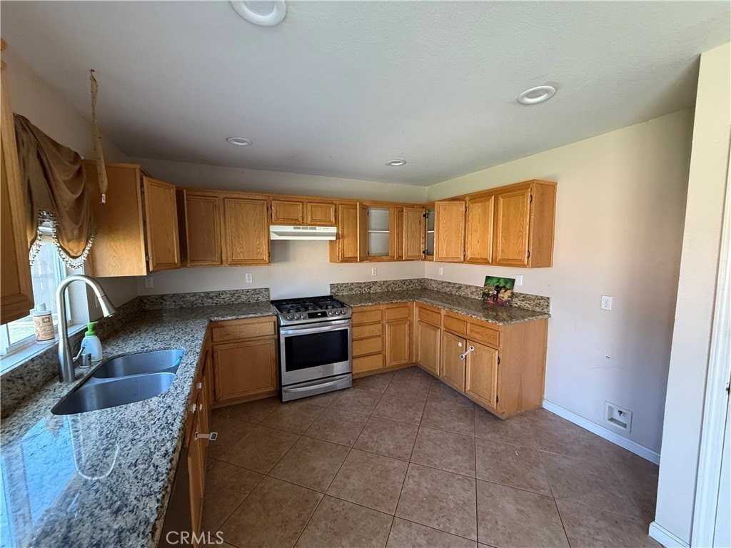 33072 Gypsum St - Photo 4 of 20