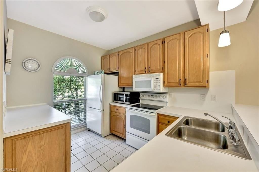 8228 Twelve Oaks Cir #323 - Photo 4 of 26