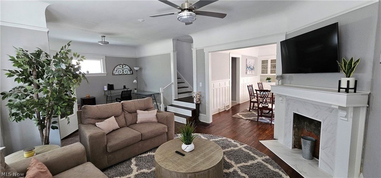 10605 Ashbury Ave - Photo 2 of 23