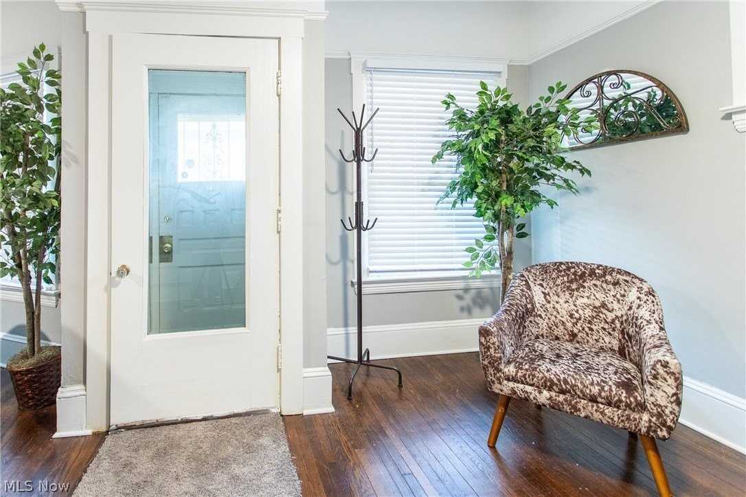 10605 Ashbury Ave - Photo 4 of 23