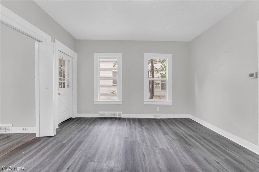 14131 Berwyn Ave - Photo 3 of 25