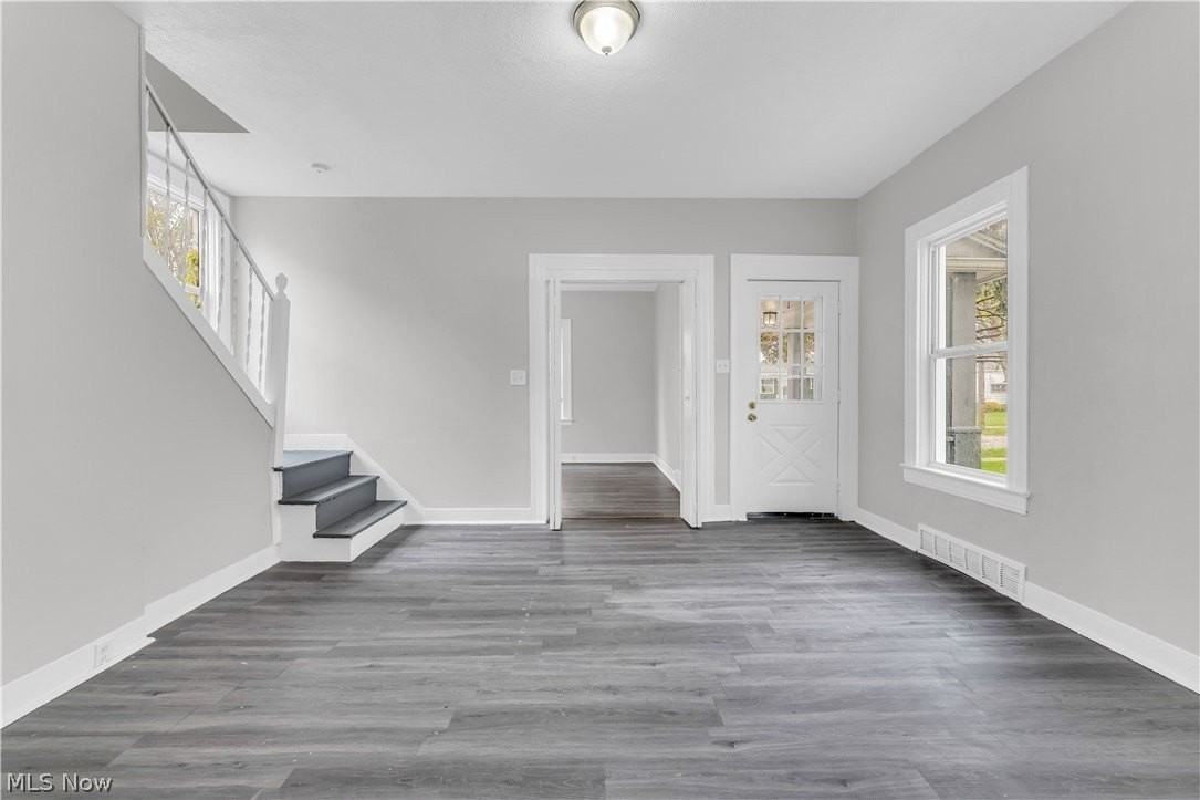 14131 Berwyn Ave - Photo 4 of 25