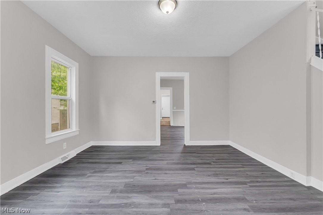 14131 Berwyn Ave - Photo 5 of 25