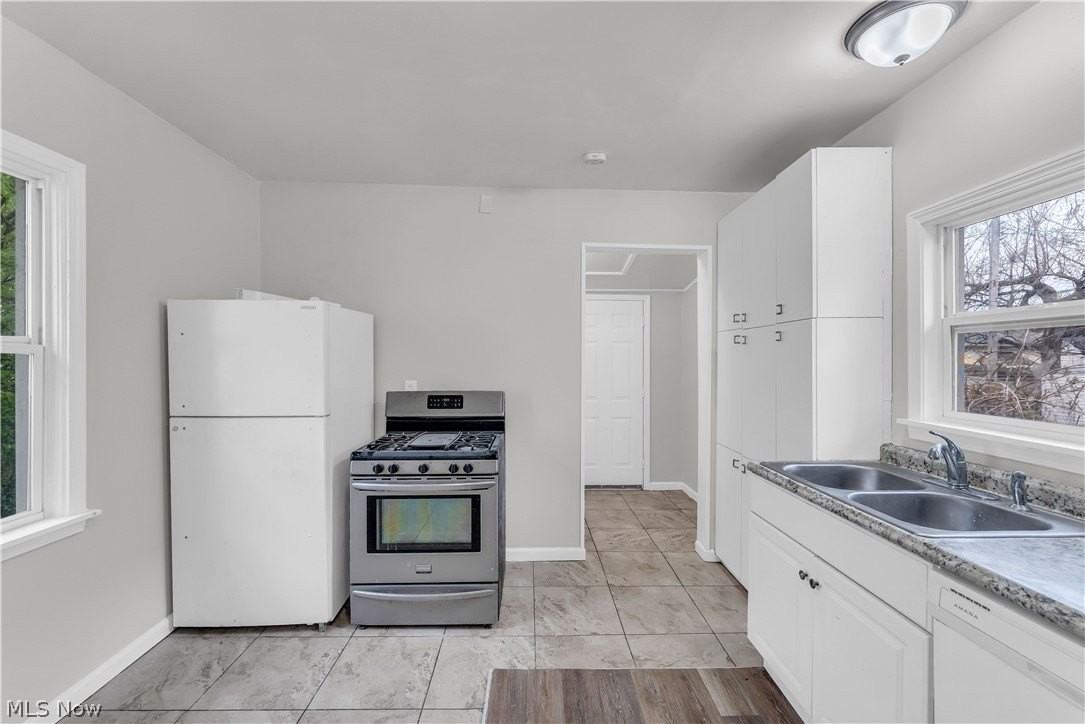 14131 Berwyn Ave - Photo 7 of 25