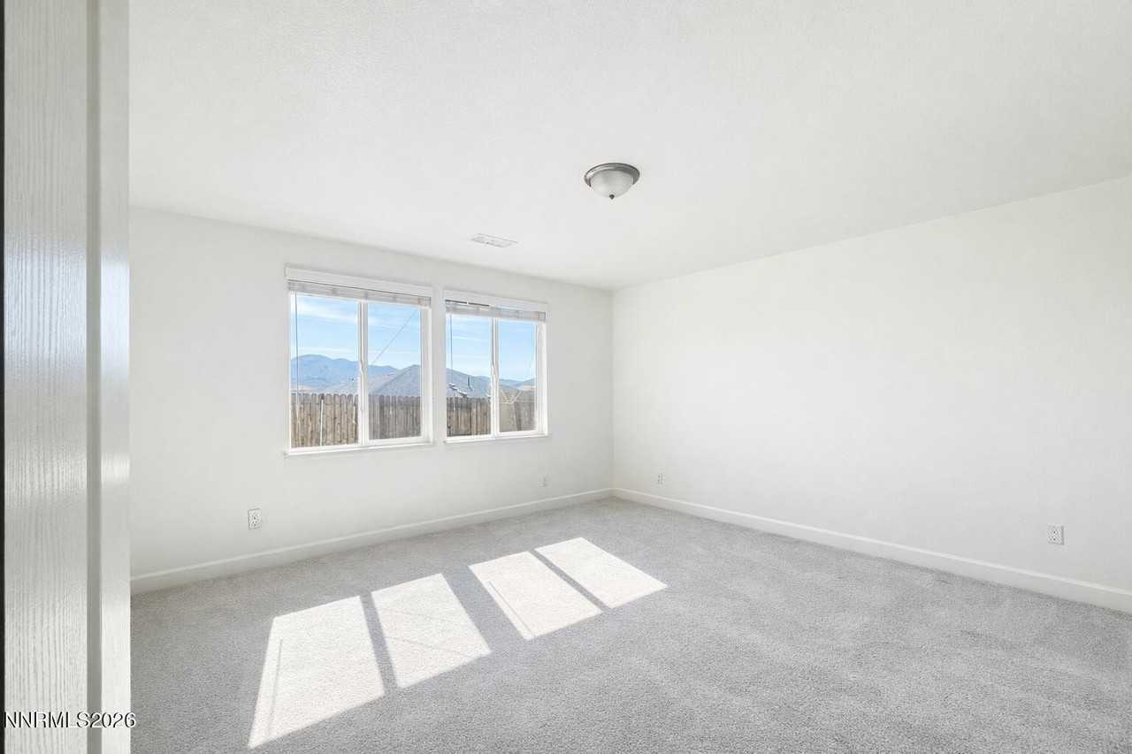 1106 Lahontan Dr - Photo 4 of 9