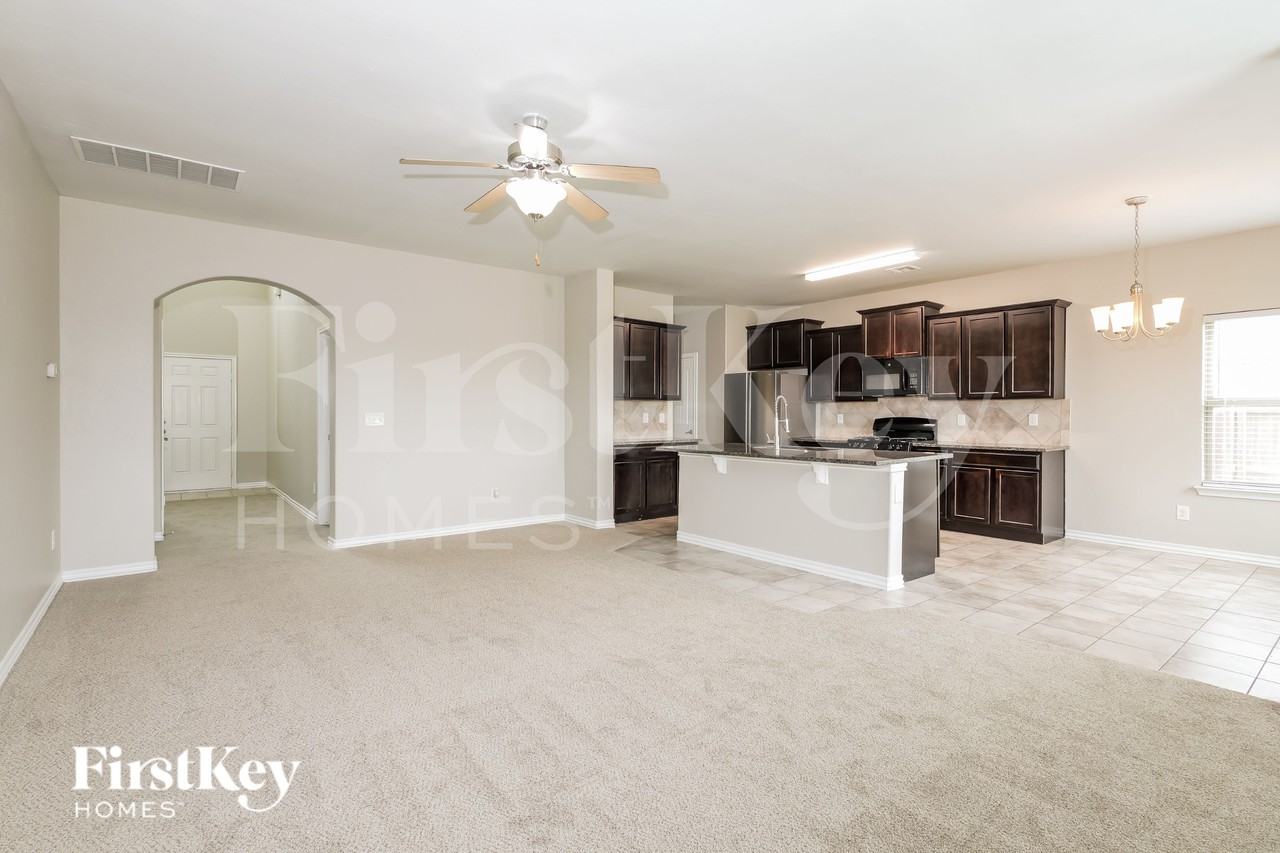 10220 Nw 24th Ter - Photo 4 of 19