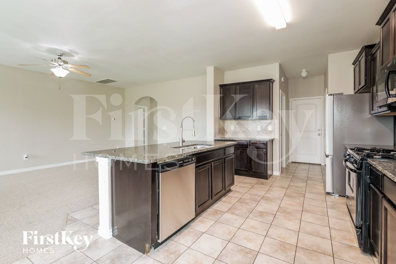 10220 Nw 24th Ter - Photo 5 of 19