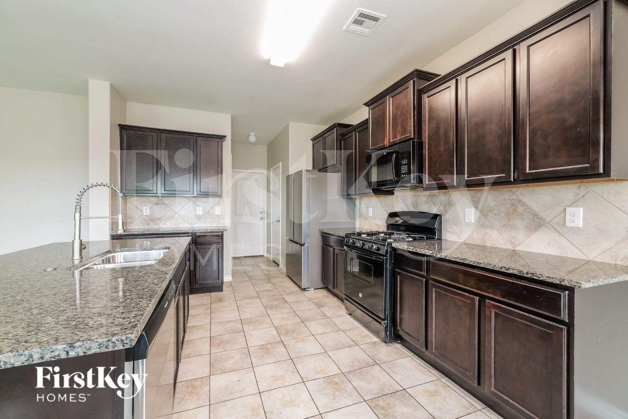 10220 Nw 24th Ter - Photo 6 of 19
