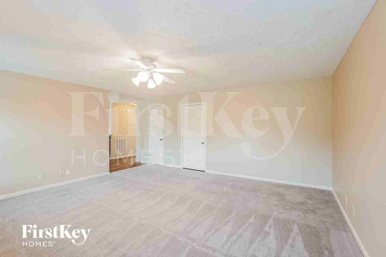 1221 Shorehaven Dr - Photo 3 of 19