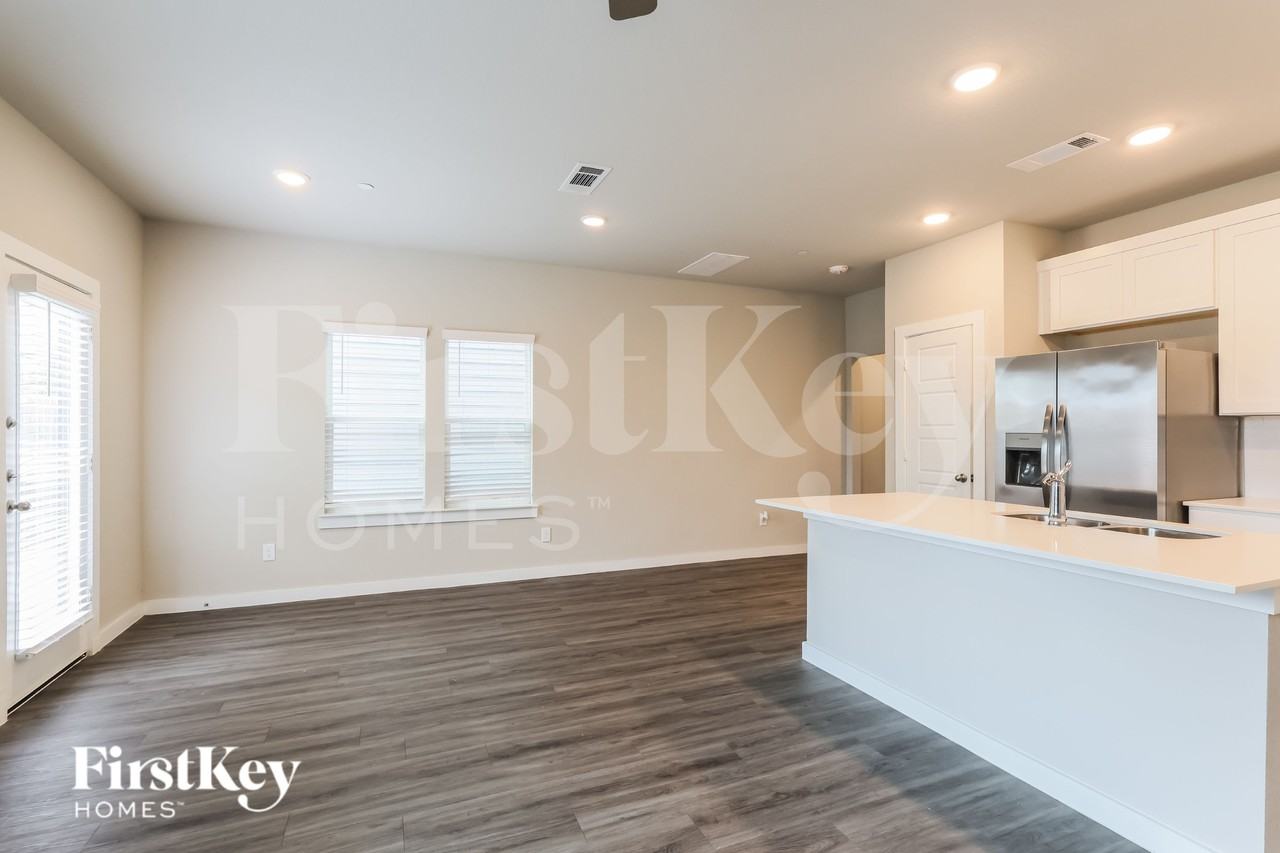 18334 W Centro Cir - Photo 3 of 19