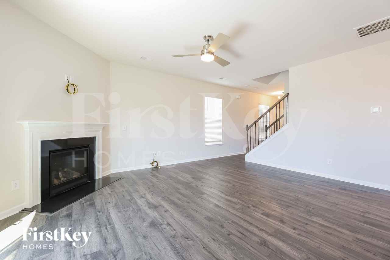 613 Goldburn Way - Photo 4 of 15