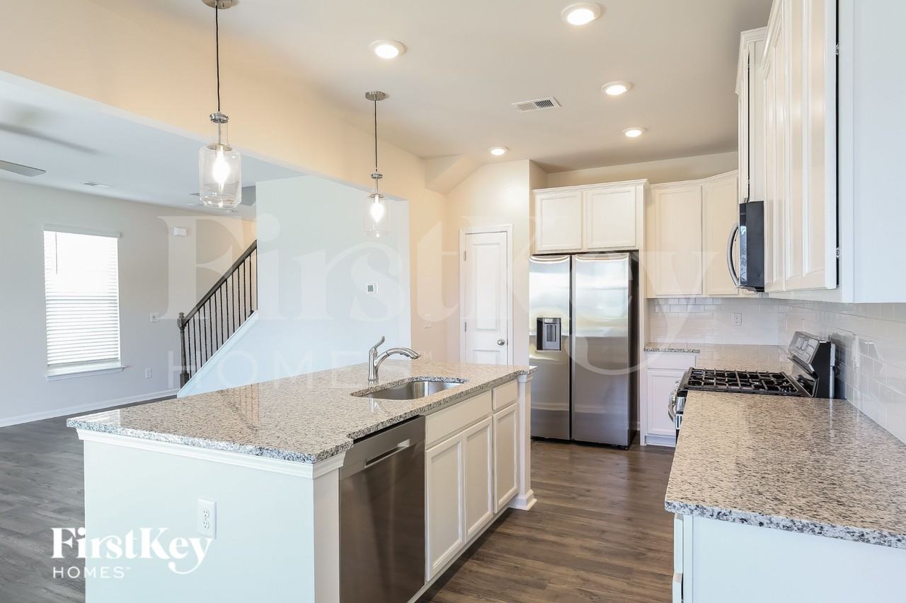 613 Goldburn Way - Photo 7 of 15