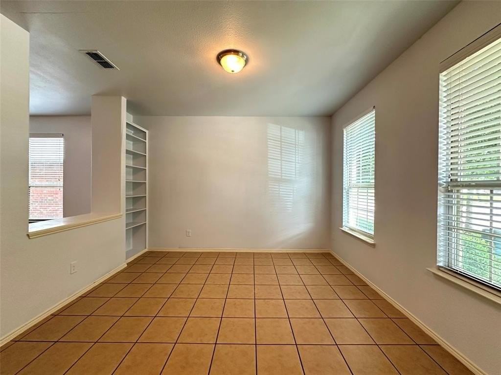 5017 Spyglass Hill Ln - Photo 4 of 26