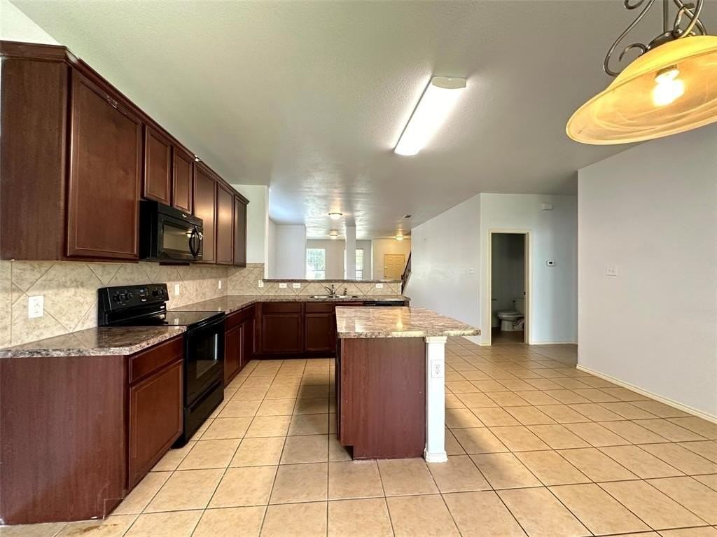 5017 Spyglass Hill Ln - Photo 7 of 26