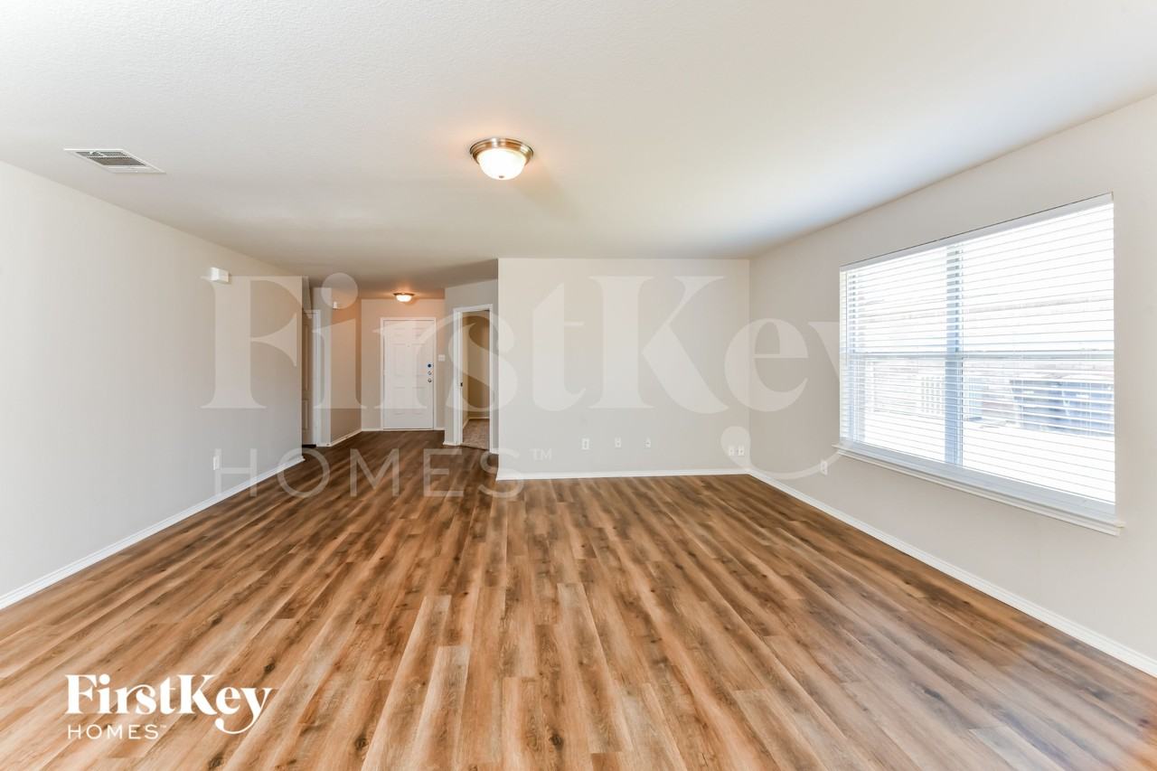 8036 Autumn Creek Trl - Photo 3 of 16