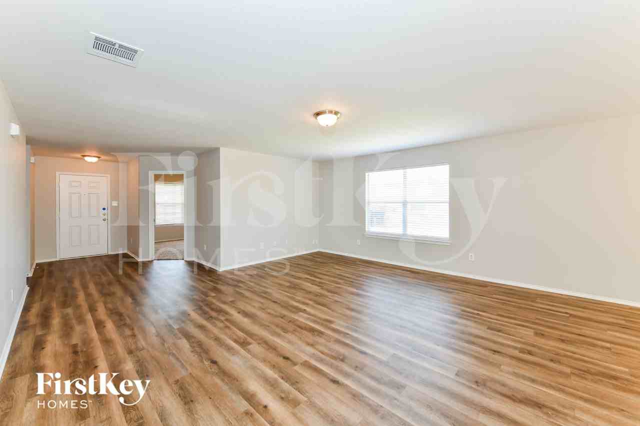 8036 Autumn Creek Trl - Photo 4 of 16