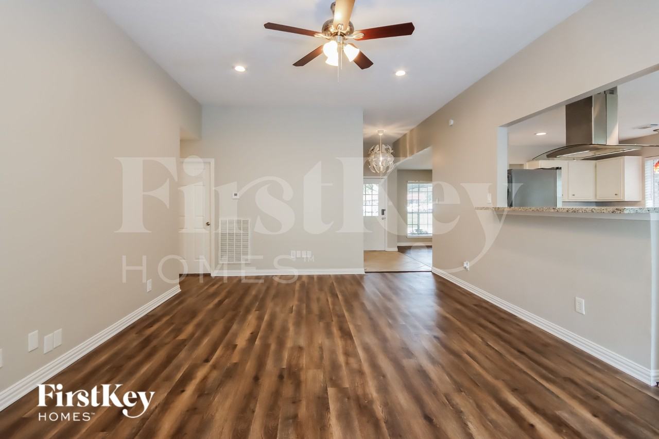 18811 Singing Woods Dr - Photo 3 of 16