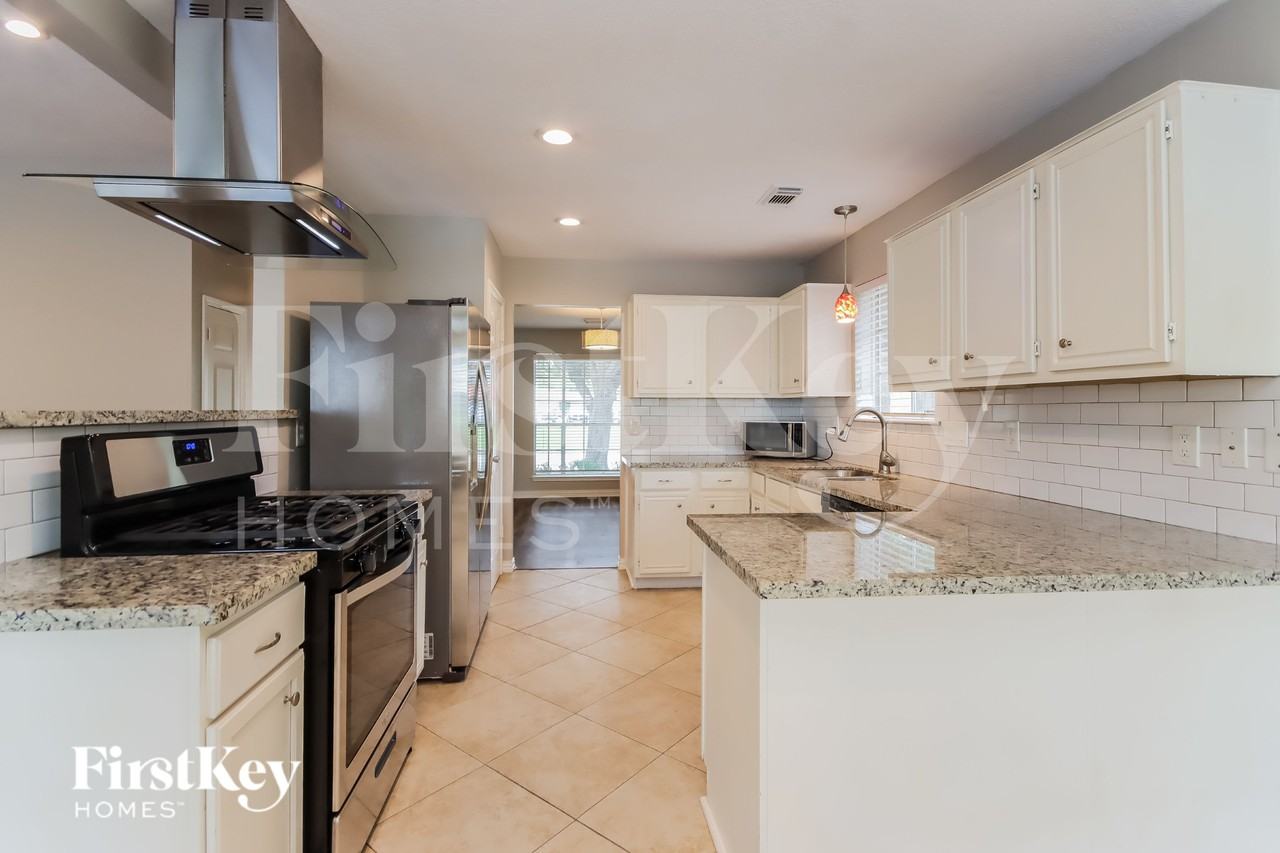 18811 Singing Woods Dr - Photo 5 of 16