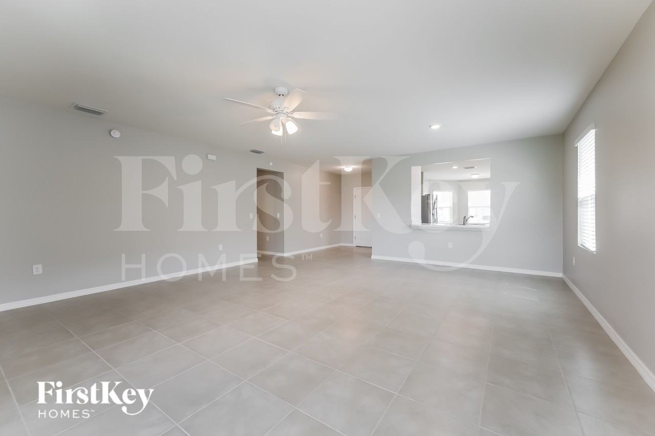 27993 Arrowhead Cir - Photo 4 of 16