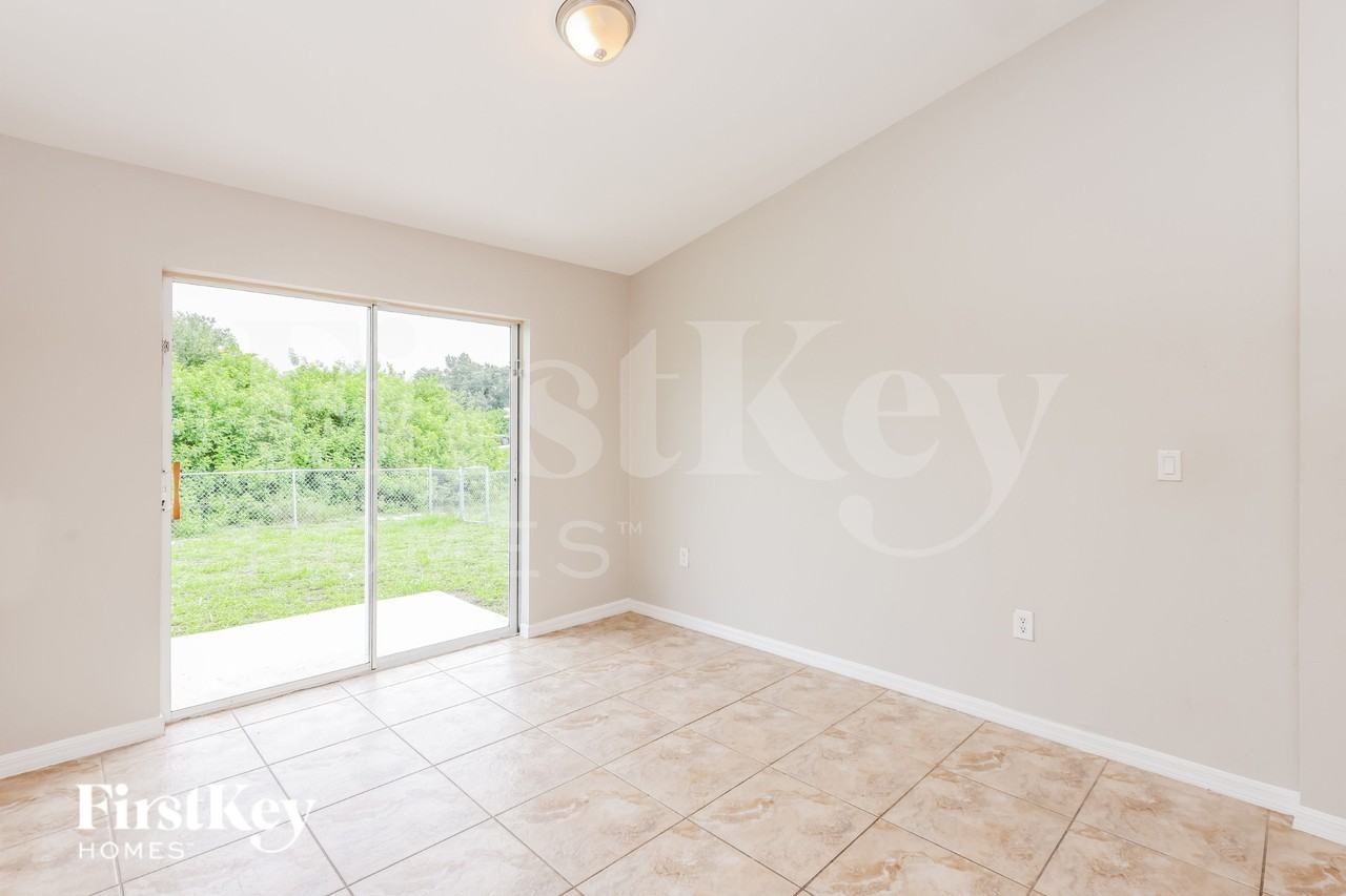 2700 46th St Sw - Photo 4 of 16
