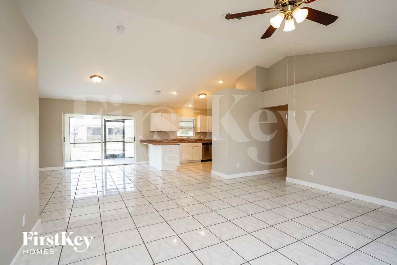 1722 Nw 15th St - Photo 2 of 15