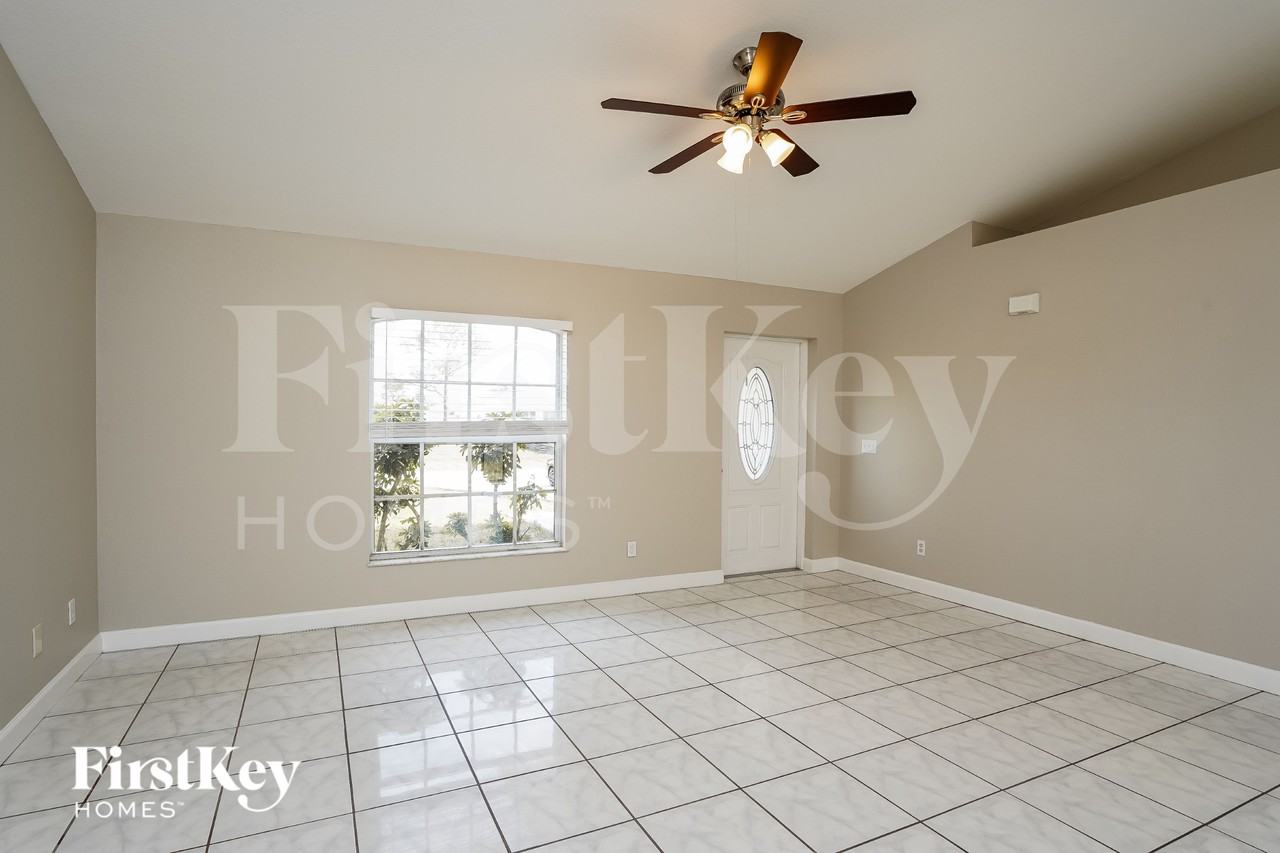 1722 Nw 15th St - Photo 3 of 15