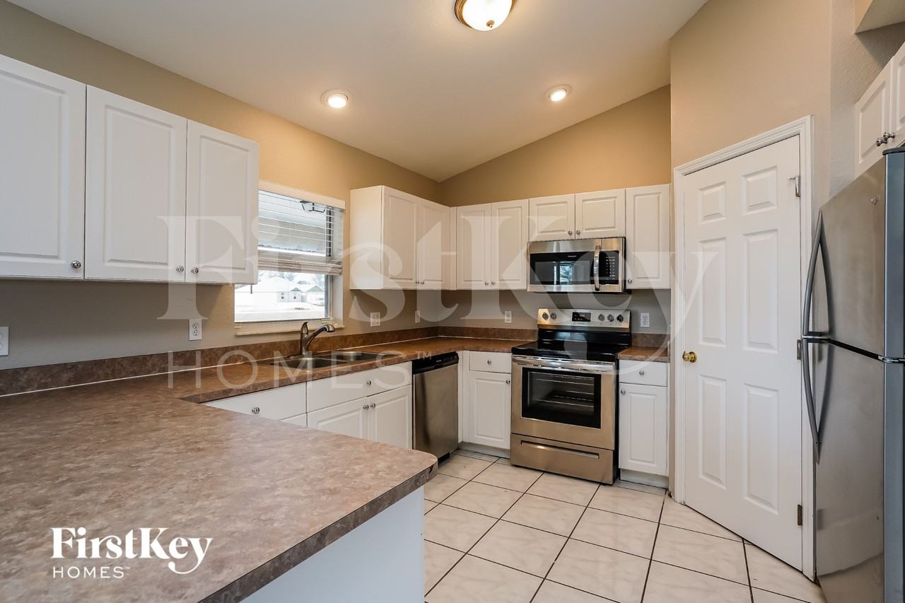 1722 Nw 15th St - Photo 5 of 15