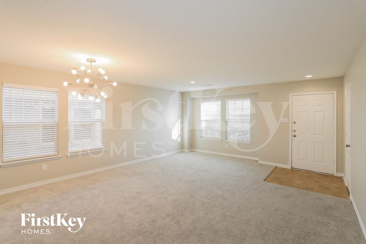 3905 Mantis St - Photo 5 of 16