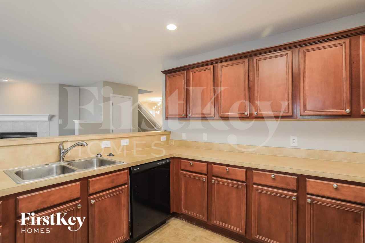3905 Mantis St - Photo 7 of 16