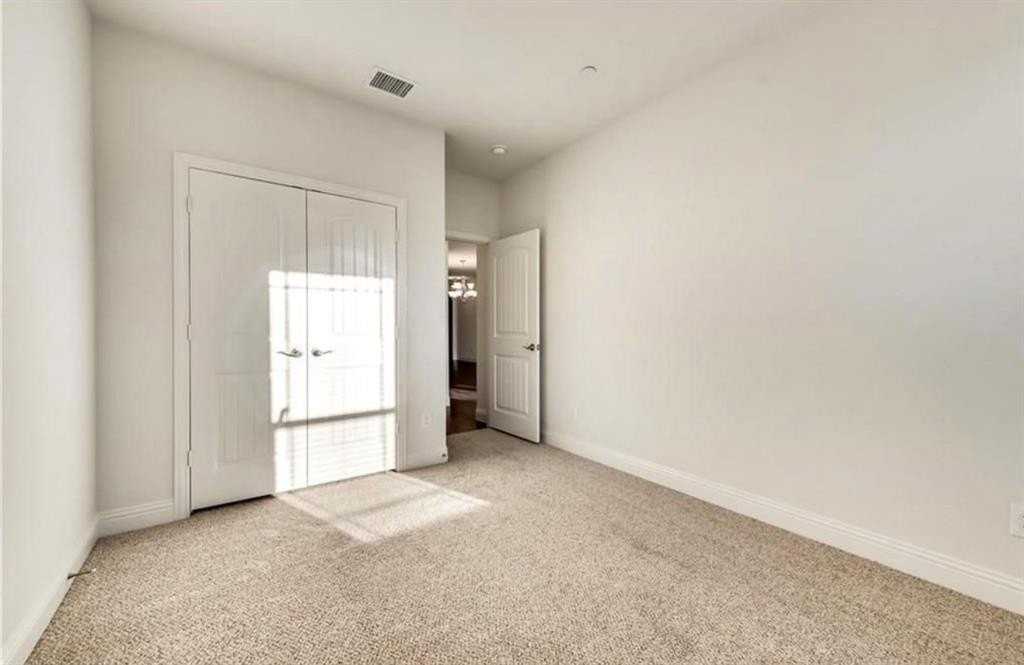 1231 Wiltshire Dr - Photo 5 of 34