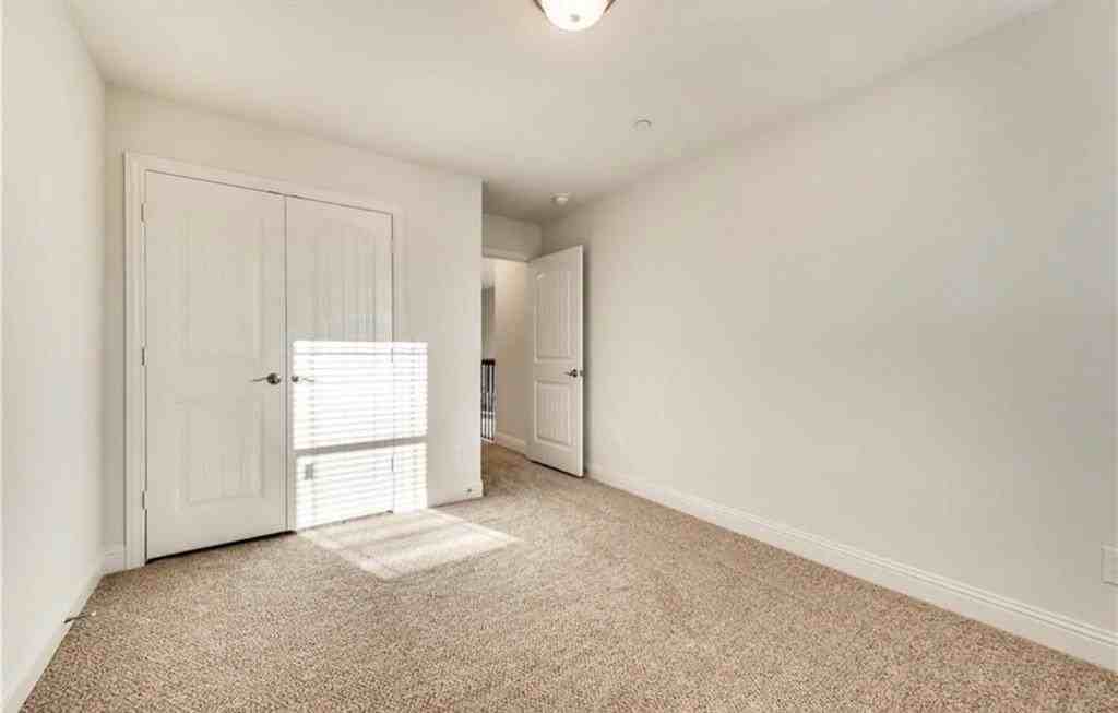 1231 Wiltshire Dr - Photo 7 of 34