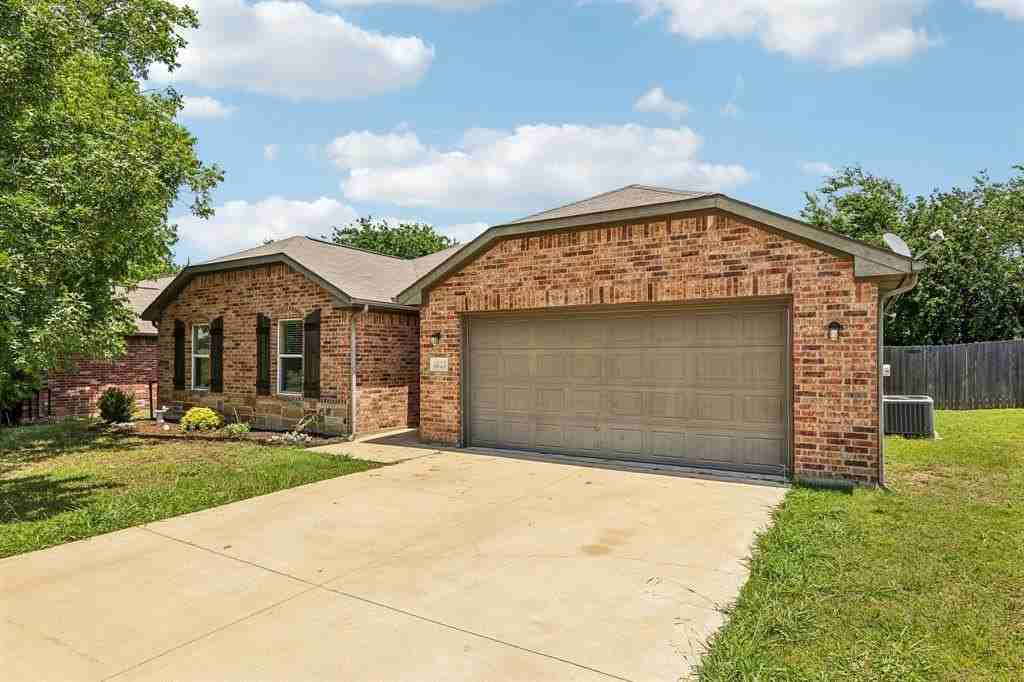 3017 N Hickory St - Photo 2 of 32