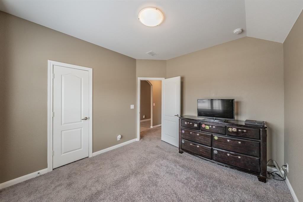 1116 Kingbird Ln - Photo 4 of 31