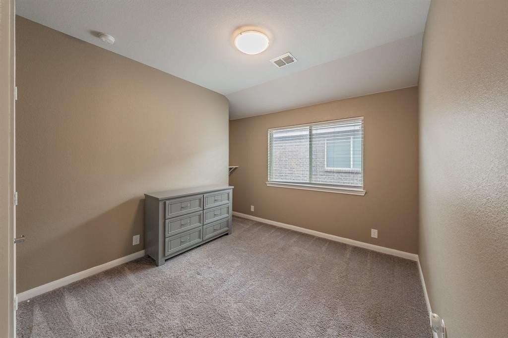 1116 Kingbird Ln - Photo 6 of 31