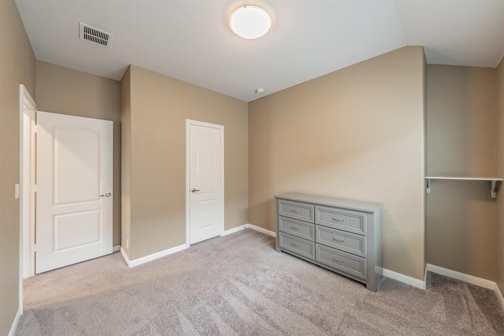 1116 Kingbird Ln - Photo 7 of 31