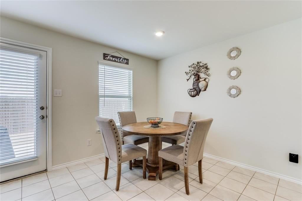 1101 Emerald Dr - Photo 6 of 14