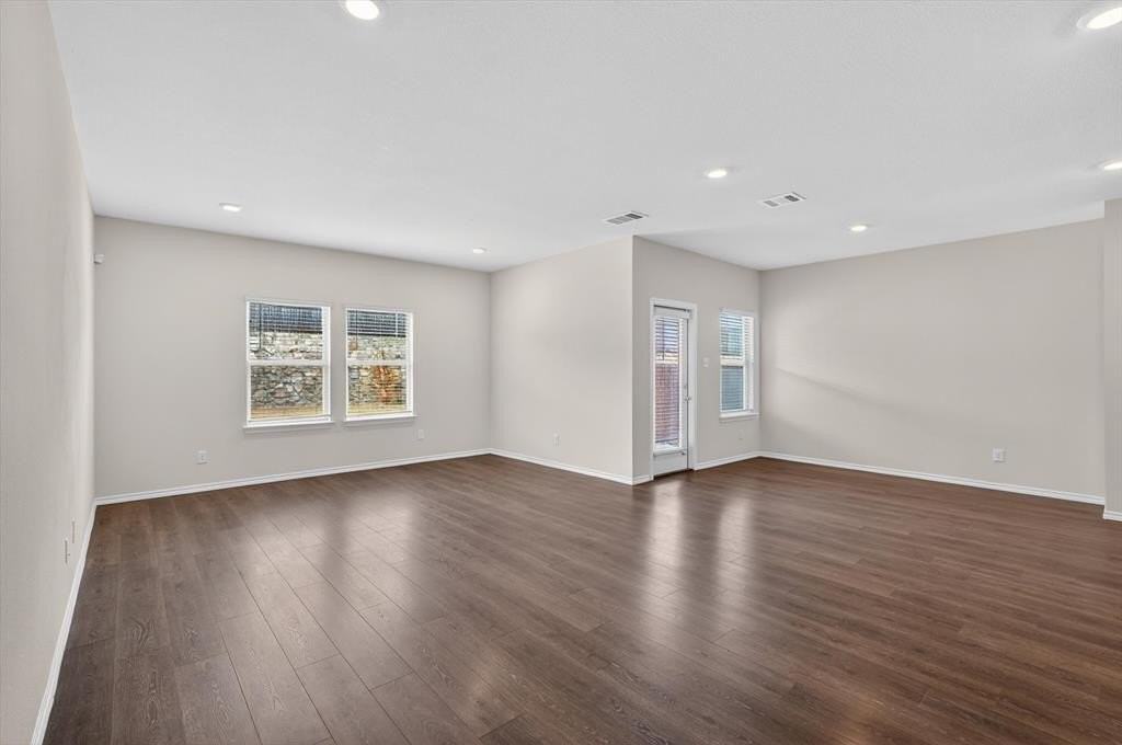 2109 Muscovy St - Photo 4 of 38