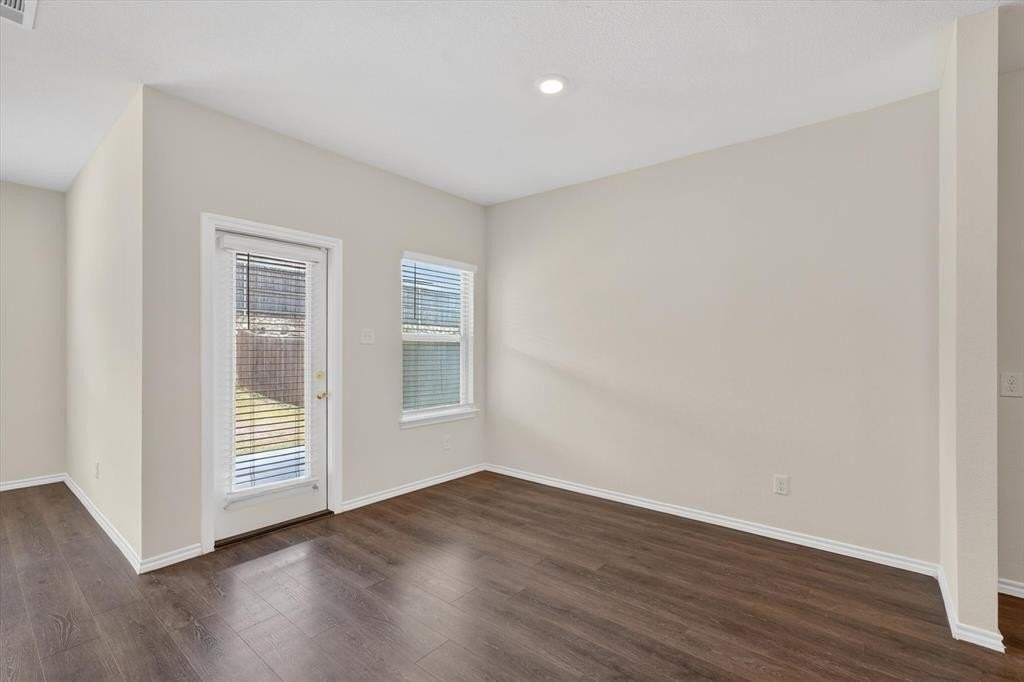 2109 Muscovy St - Photo 7 of 38