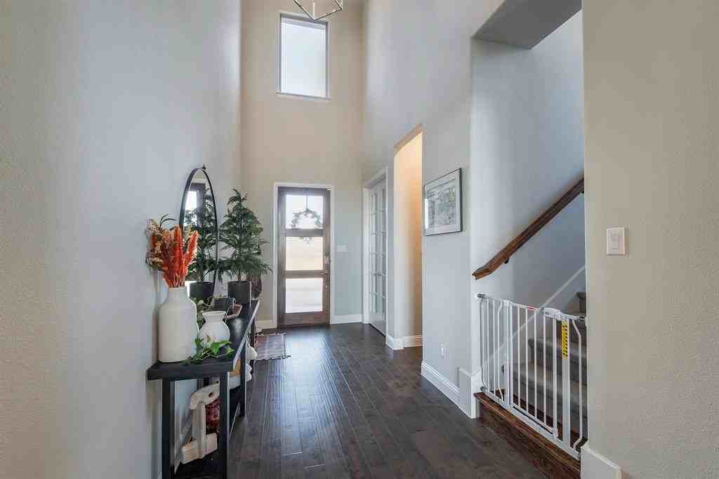 16650 Nightshade Rd - Photo 2 of 40