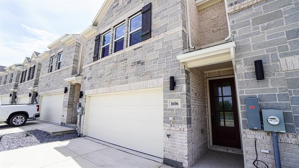 1606 Governors Blvd - Photo 4 of 33