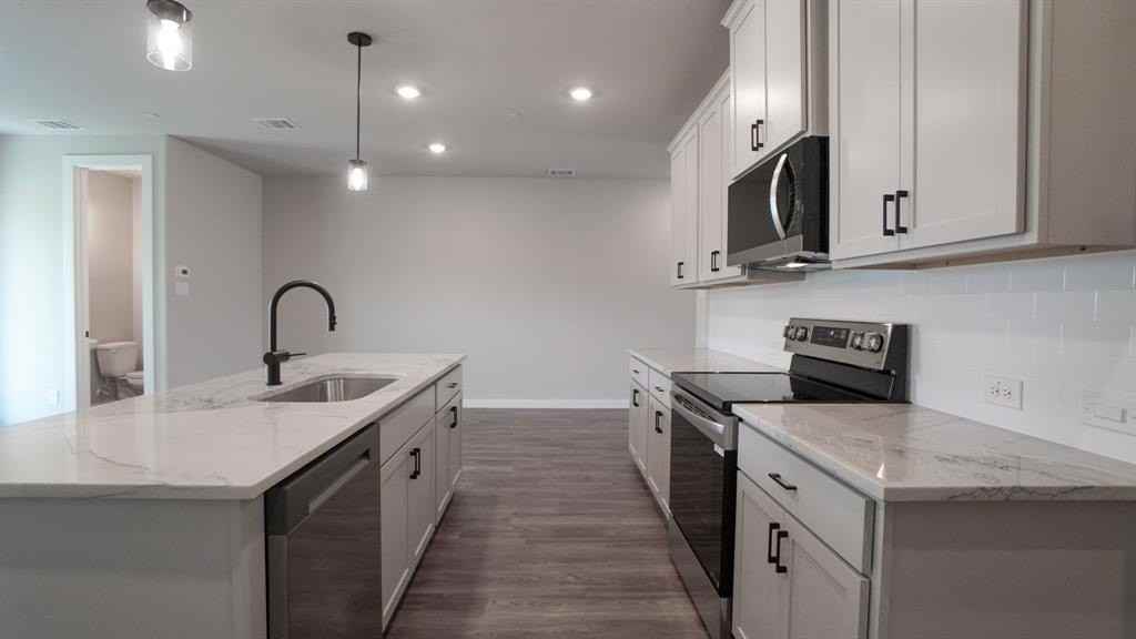 1606 Governors Blvd - Photo 7 of 33