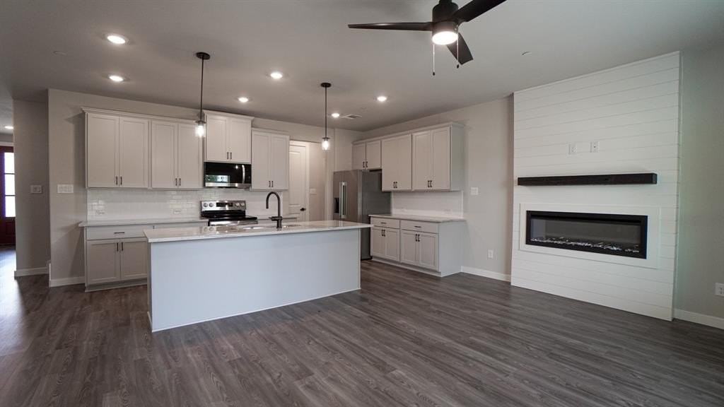 1606 Governors Blvd - Photo 3 of 33