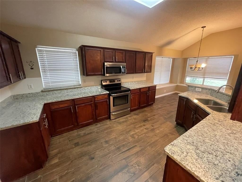 3004 Norwich Ln - Photo 4 of 12