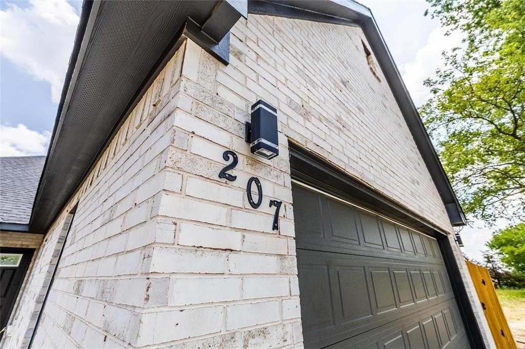 207 S James St - Photo 3 of 21