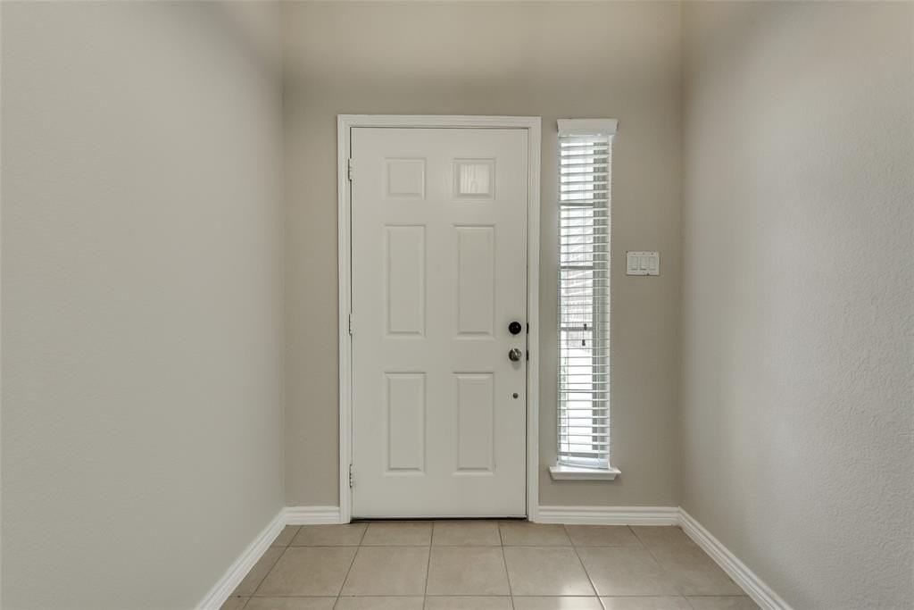 1900 Abby Creek Dr - Photo 3 of 24