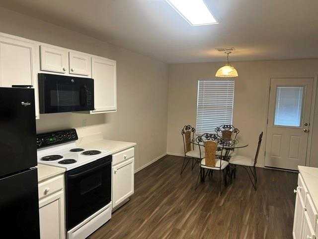 1429 Greenbrook Dr - Photo 4 of 12