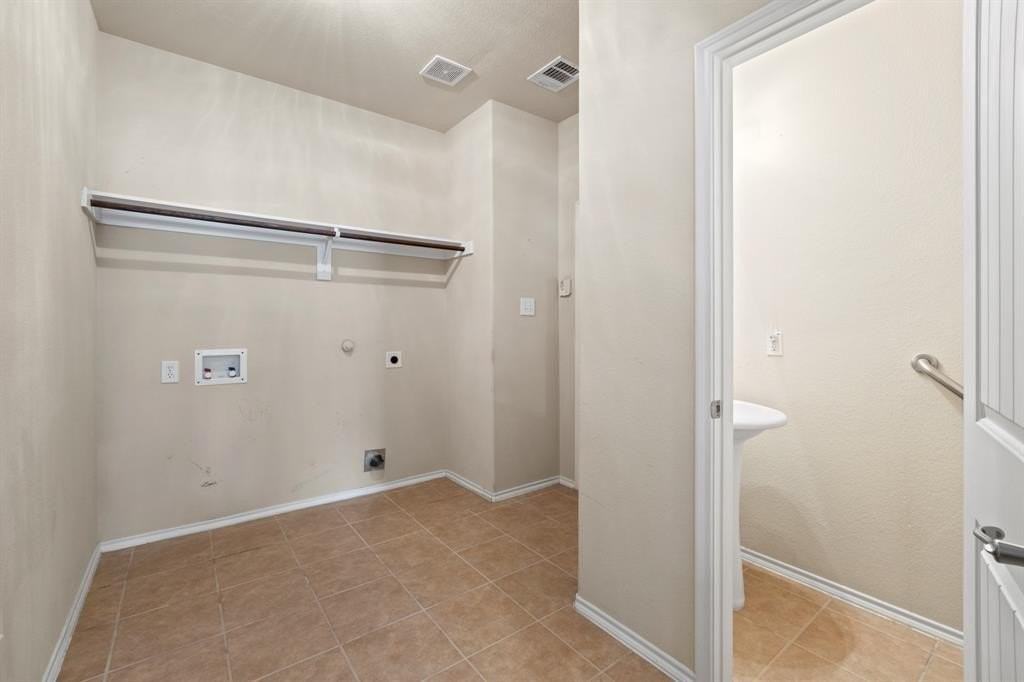 9716 Mulligan Dr - Photo 6 of 25