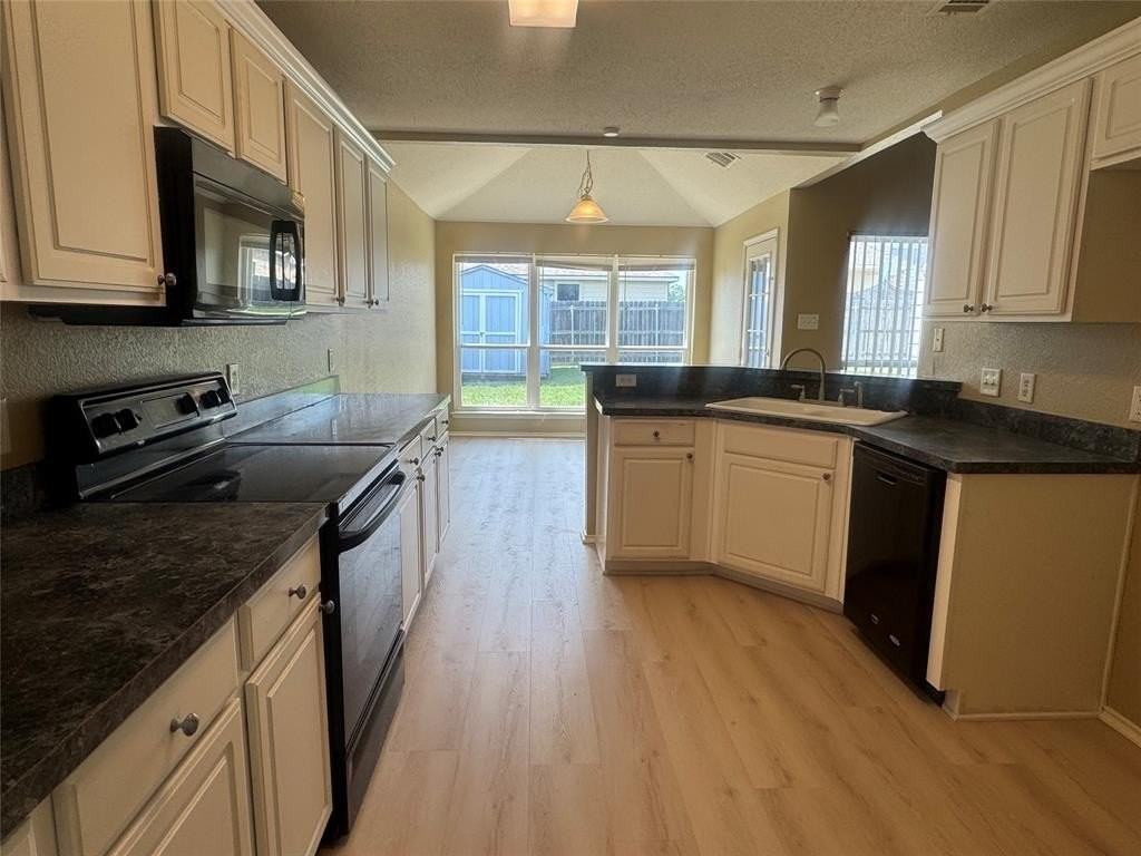 908 Cedar Ridge Ln - Photo 6 of 24